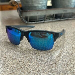 Oakley Thinlink with blue lenses.